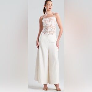 Natori Lace Ivory Women’s Cami Size M Luxury Fairy Coquette Floral Lace Timeless